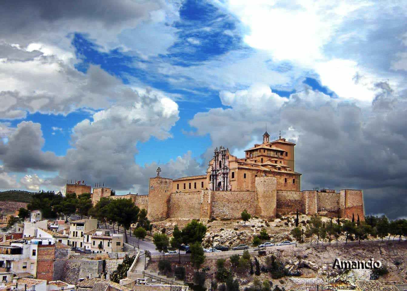 paisaje de Caravaca de la Cruz con el castillo