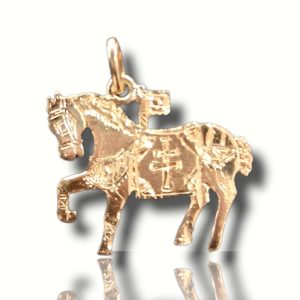 colgante caballo del vino oro