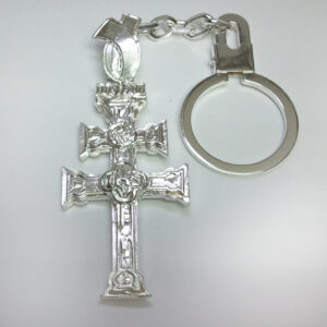 llavero de plata de ley con la cruz de Caravaca