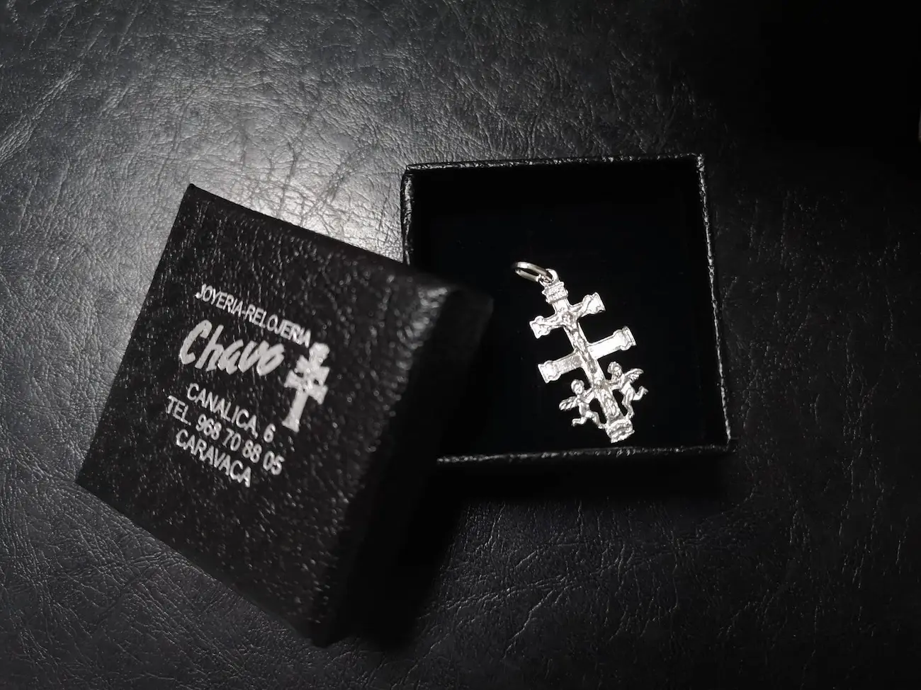 Réplicas exactas en plata de la Cruz de Caravaca 