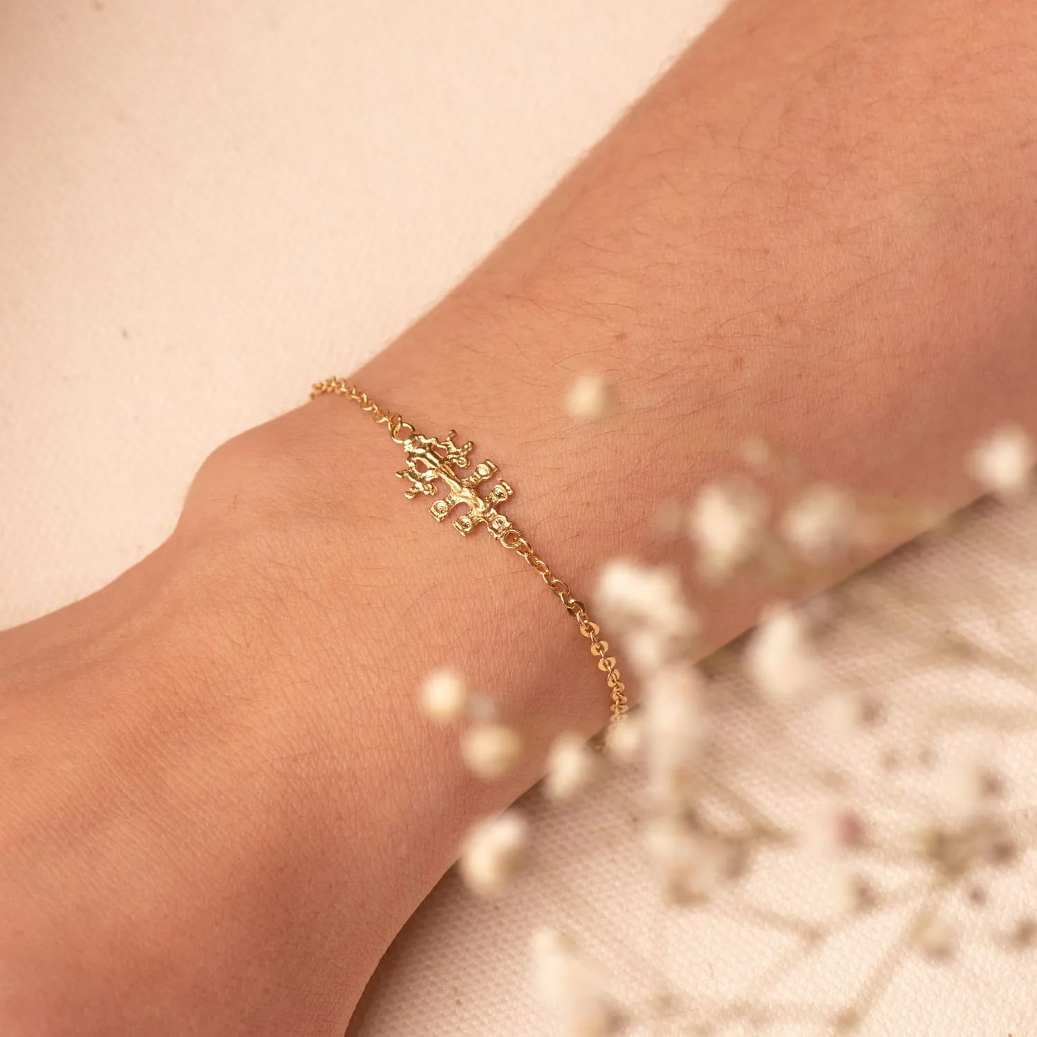 Pulsera de Oro con la Cruz de Caravaca