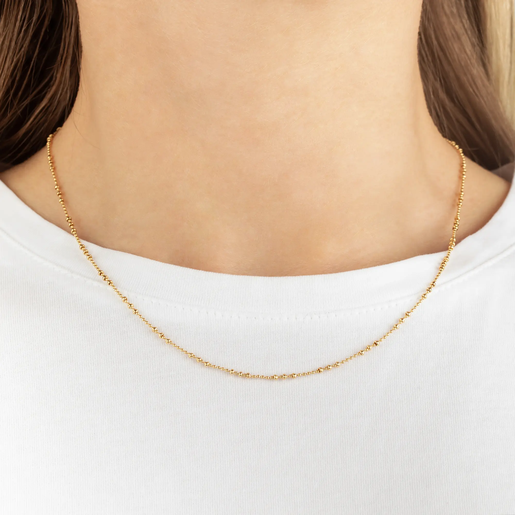 Cadenas finas de mujer en oro 18K y plata 925: bilbainas, barbadas, cartier y singapur